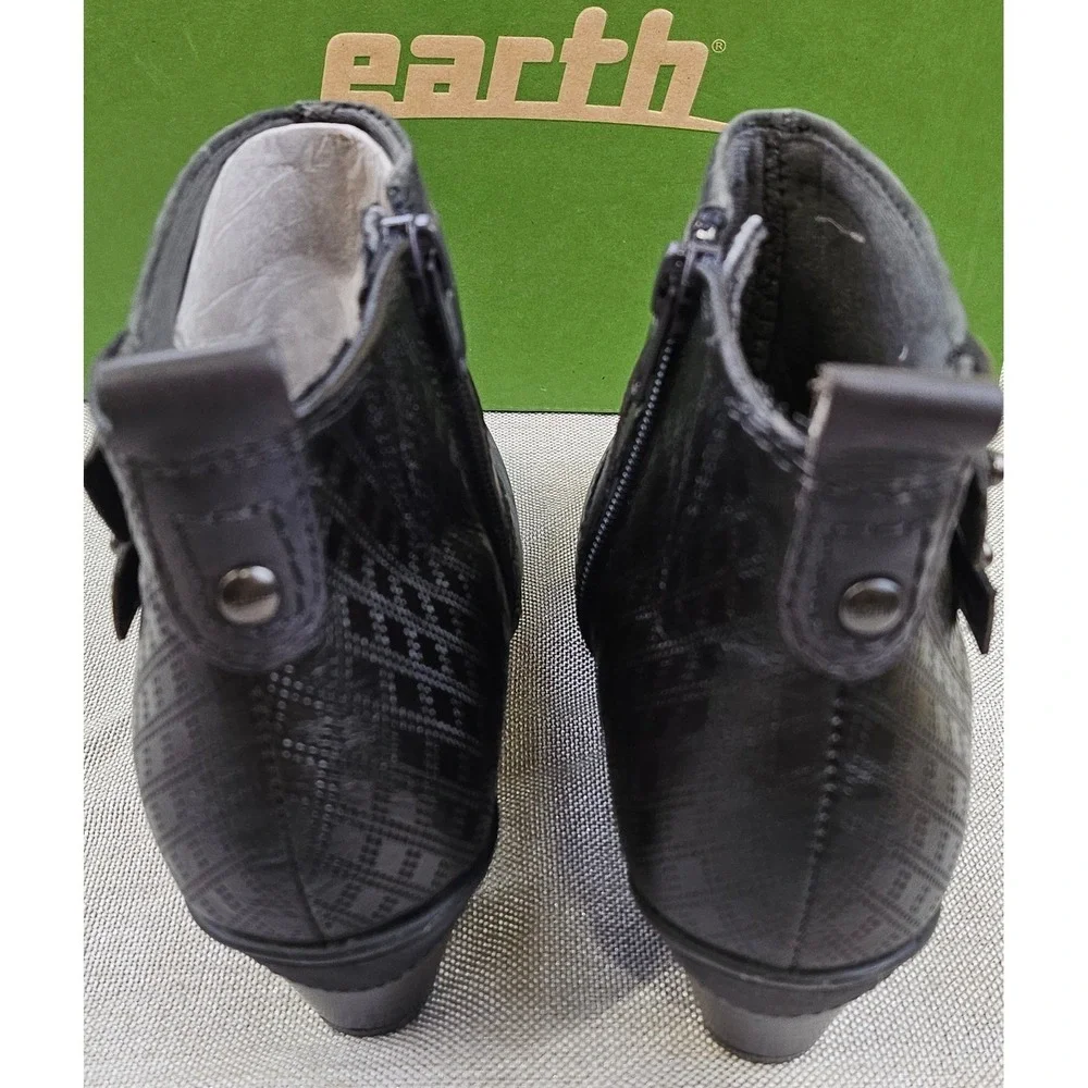 EARTH Emerald Dark Grey Soft‎ Buck Ankle Boots Side Zip Heel Womens Size 6.0